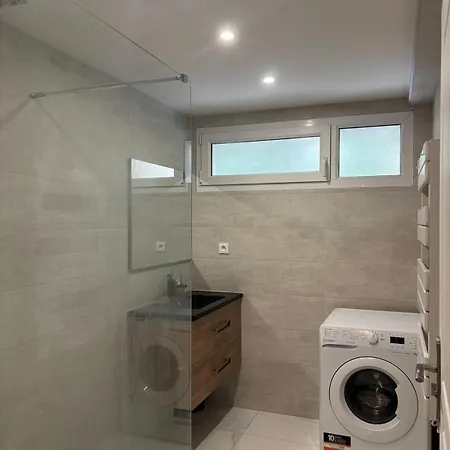 Large Modern - Terrace - Parking Appartement