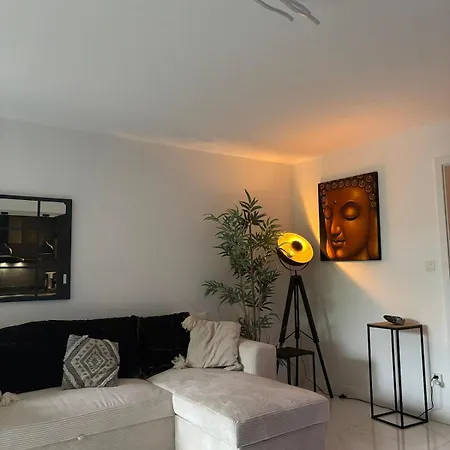 Large Modern - Terrace - Parking Appartement