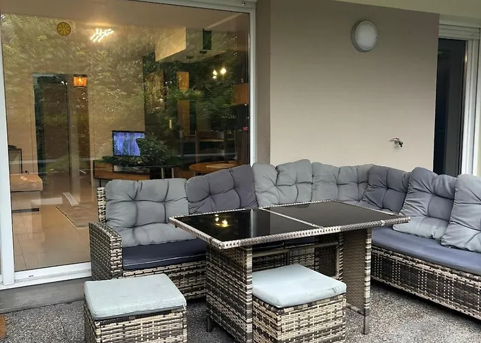 Large Modern - Terrace - Parking